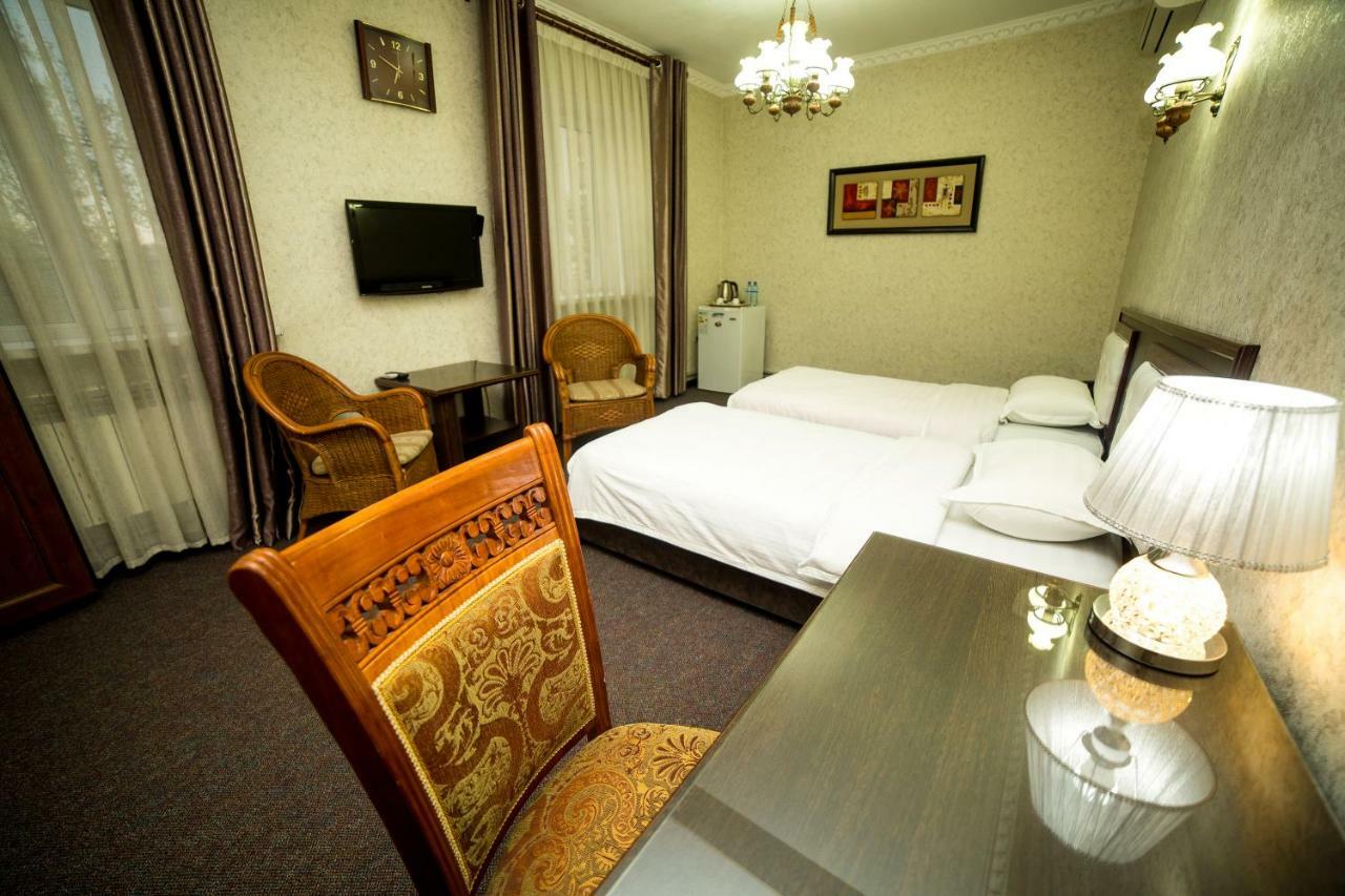 Grand Hotel Μπισκέκ Εξωτερικό φωτογραφία